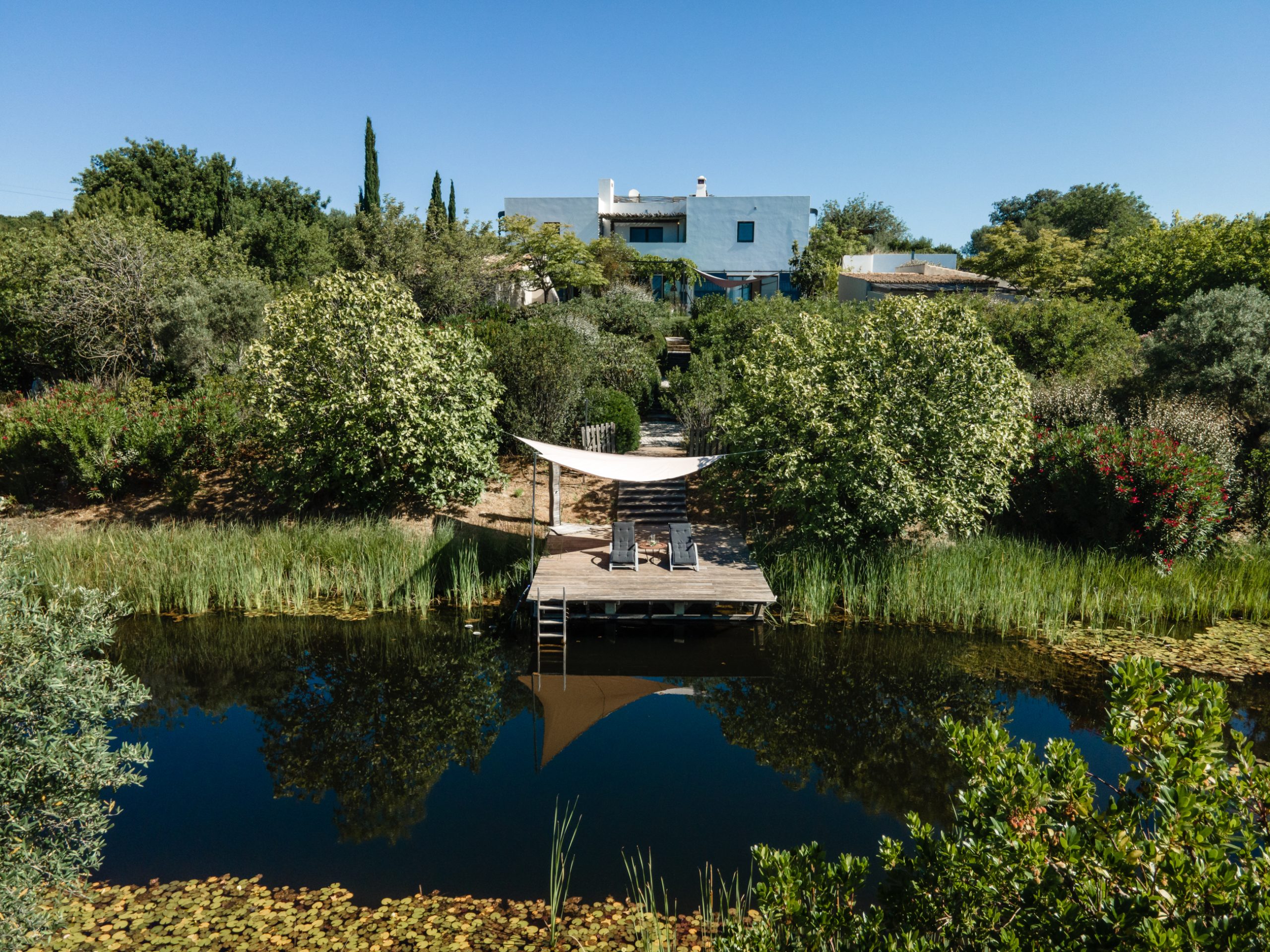 The villa natural pond — Algarve